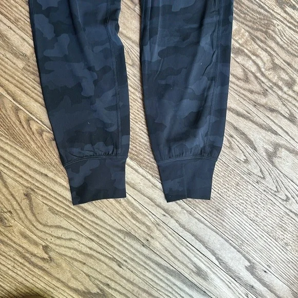 Lululemon Align Jogger Gray black Camo Yoga Size 4 EUC - Picture 6 of 7